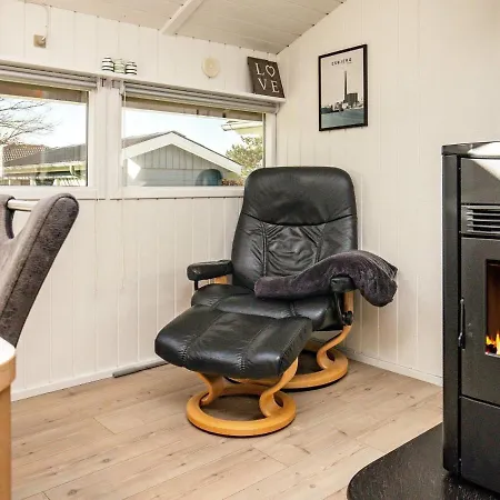 4 Person In V Holiday home *